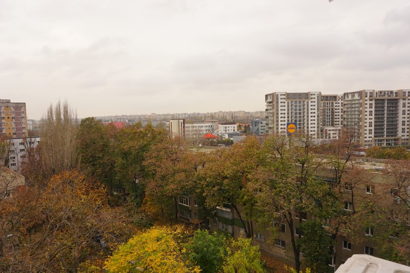 Drumul Taberei vis a vis de mall Plaza ultramodern